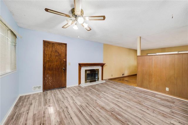 12805 E 40th Terrace S, Independence, MO 64055