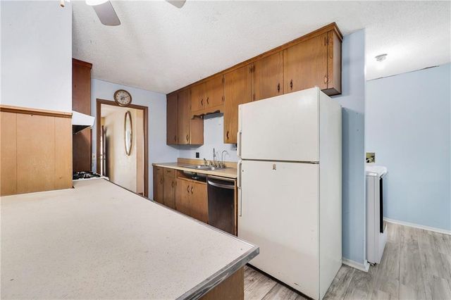 12805 E 40th Terrace S, Independence, MO 64055