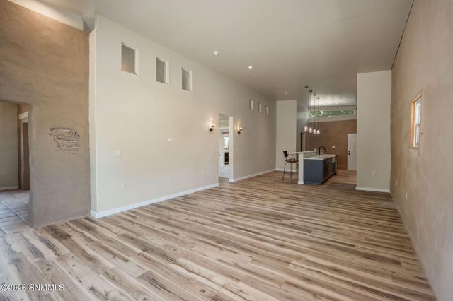 215 W Greening Avenue, Las Cruces, NM 88005