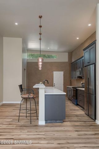 215 W Greening Avenue, Las Cruces, NM 88005