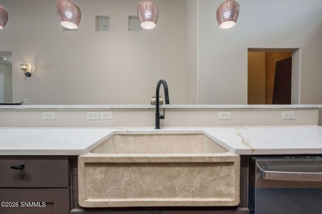 215 W Greening Avenue, Las Cruces, NM 88005