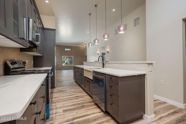 215 W Greening Avenue, Las Cruces, NM 88005