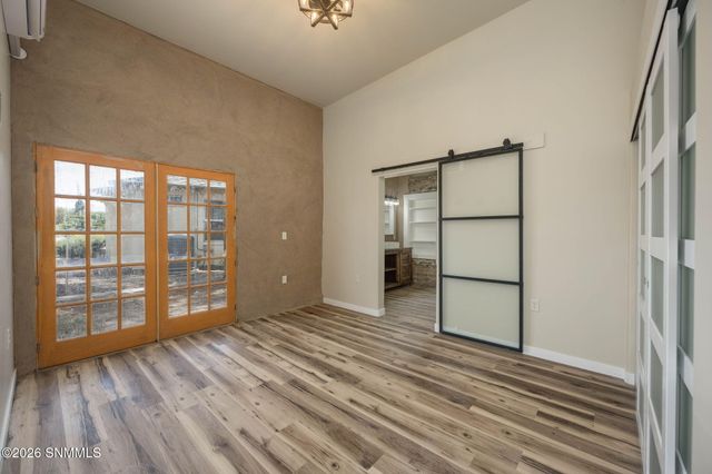 215 W Greening Avenue, Las Cruces, NM 88005