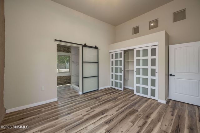 215 W Greening Avenue, Las Cruces, NM 88005
