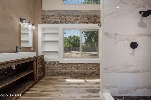 215 W Greening Avenue, Las Cruces, NM 88005