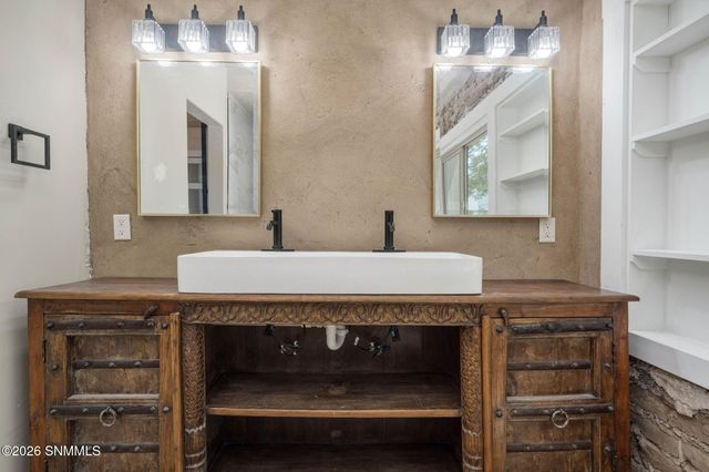 215 W Greening Avenue, Las Cruces, NM 88005