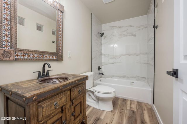 215 W Greening Avenue, Las Cruces, NM 88005