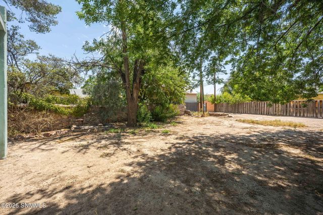 215 W Greening Avenue, Las Cruces, NM 88005