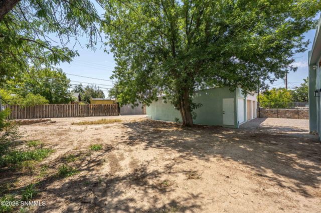 215 W Greening Avenue, Las Cruces, NM 88005