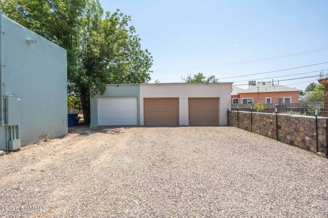 215 W Greening Avenue, Las Cruces, NM 88005