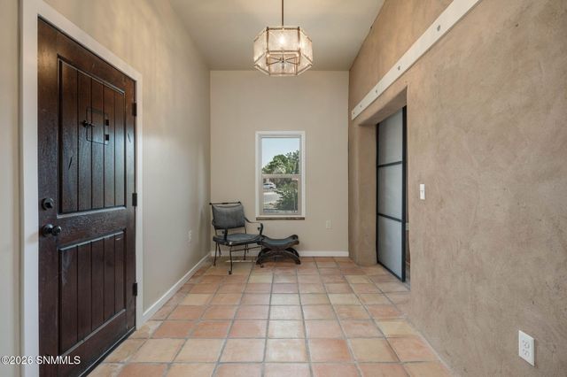 215 W Greening Avenue, Las Cruces, NM 88005