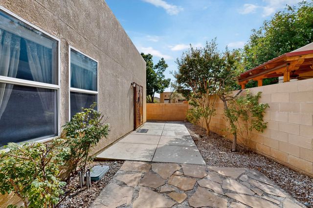 3720 Candelarias Lane, Albuquerque, NM 87107