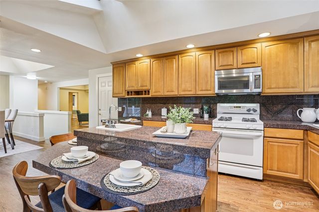 5733 155th Avenue NE, Redmond, WA 98052