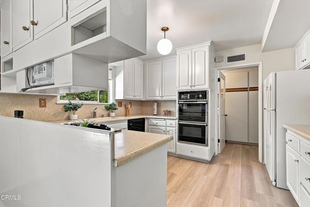 20601 Kingsbury Street, Los Angeles, CA 91311
