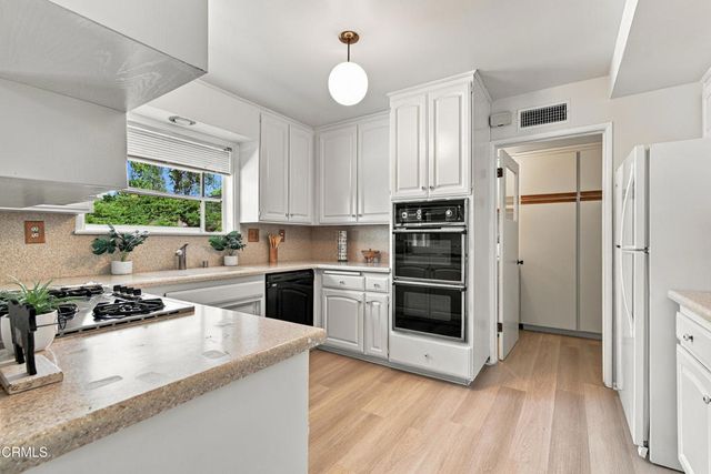 20601 Kingsbury Street, Los Angeles, CA 91311