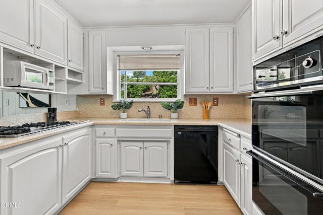 20601 Kingsbury Street, Los Angeles, CA 91311