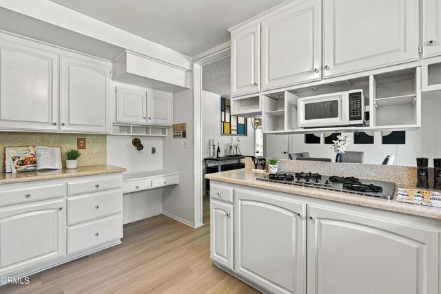20601 Kingsbury Street, Los Angeles, CA 91311