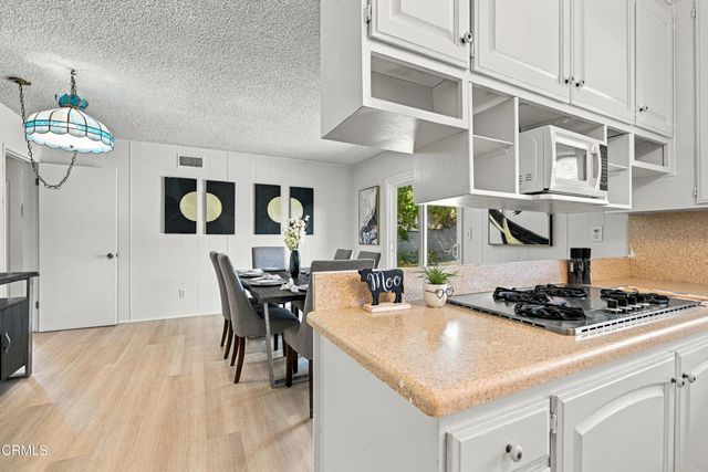 20601 Kingsbury Street, Los Angeles, CA 91311