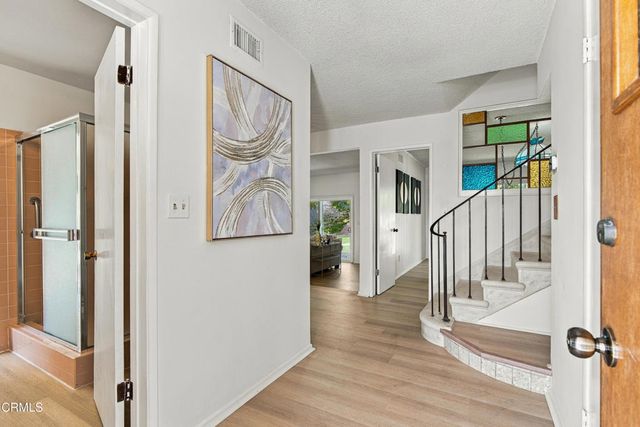 20601 Kingsbury Street, Los Angeles, CA 91311