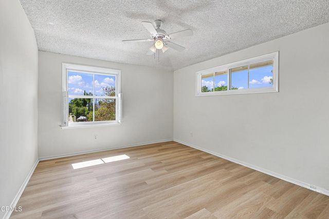 20601 Kingsbury Street, Los Angeles, CA 91311