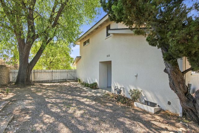 20601 Kingsbury Street, Los Angeles, CA 91311