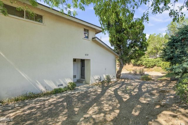 20601 Kingsbury Street, Los Angeles, CA 91311
