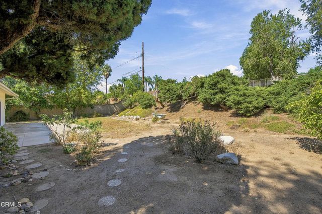 20601 Kingsbury Street, Los Angeles, CA 91311