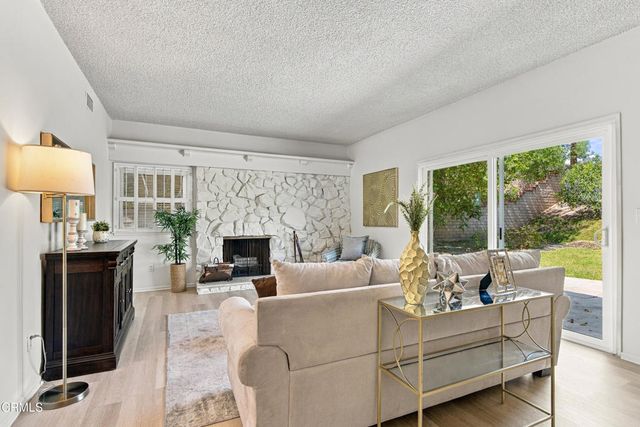 20601 Kingsbury Street, Los Angeles, CA 91311