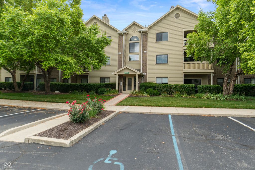 8820 Yardley Court APT 207, Indianapolis, IN 46268