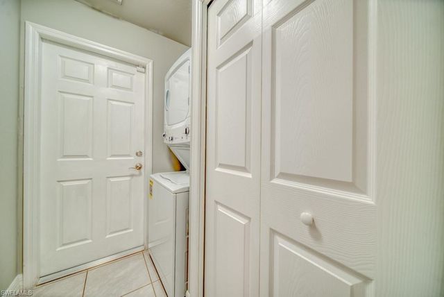 520 Wilmington PKWY, Cape Coral, FL 33993