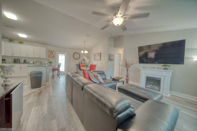 520 Wilmington PKWY, Cape Coral, FL 33993