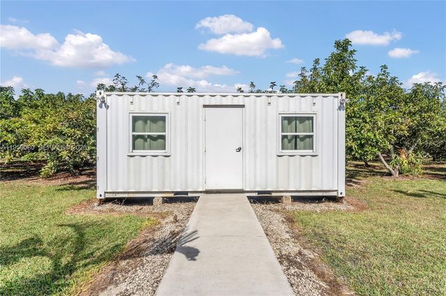 19225 SW 186th St, Miami, FL 33187