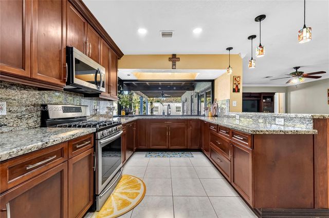 19225 SW 186th St, Miami, FL 33187