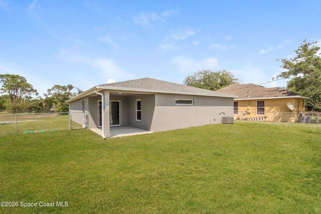490 Hatcher Street SE, Palm Bay, FL 32909