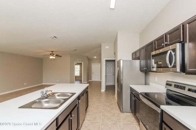490 Hatcher Street SE, Palm Bay, FL 32909