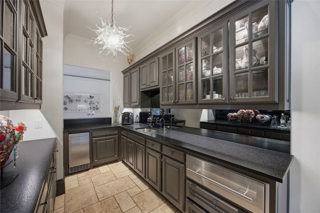 9525 Alva Court, Dallas, TX 75220