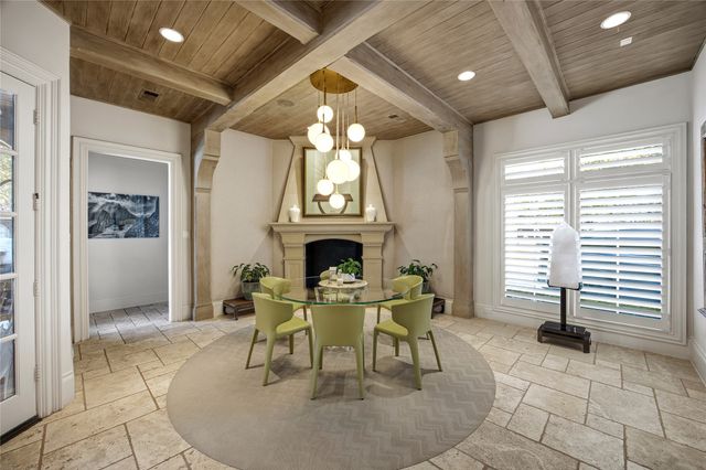 9525 Alva Court, Dallas, TX 75220