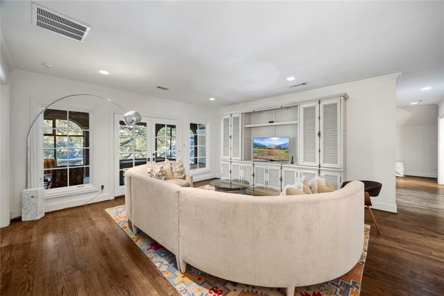 9525 Alva Court, Dallas, TX 75220