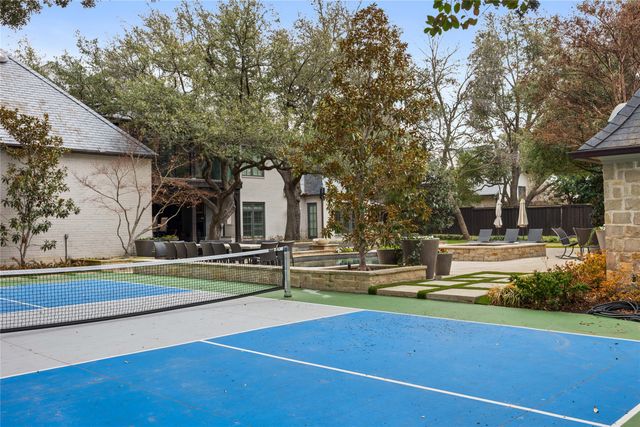 9525 Alva Court, Dallas, TX 75220