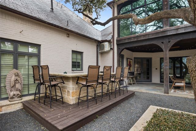 9525 Alva Court, Dallas, TX 75220