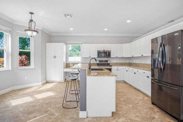 7798 Oak Grove Circle, Lake Worth, FL 33467