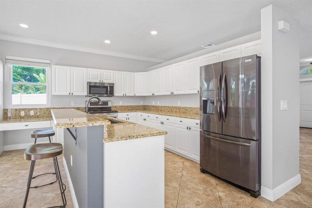 7798 Oak Grove Circle, Lake Worth, FL 33467