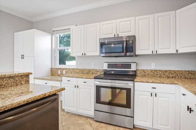 7798 Oak Grove Circle, Lake Worth, FL 33467