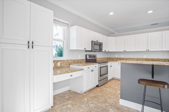 7798 Oak Grove Circle, Lake Worth, FL 33467