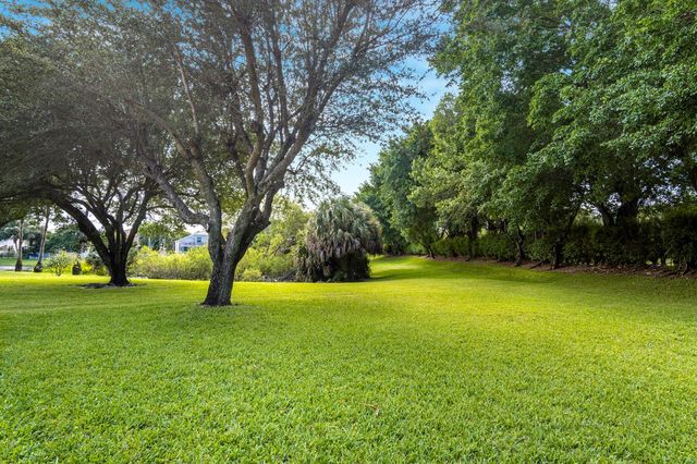 7798 Oak Grove Circle, Lake Worth, FL 33467