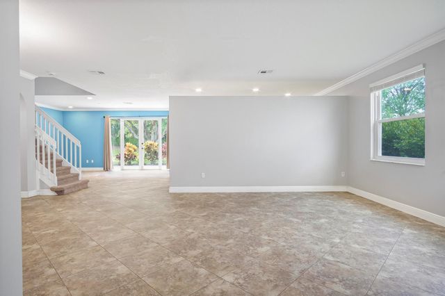 7798 Oak Grove Circle, Lake Worth, FL 33467