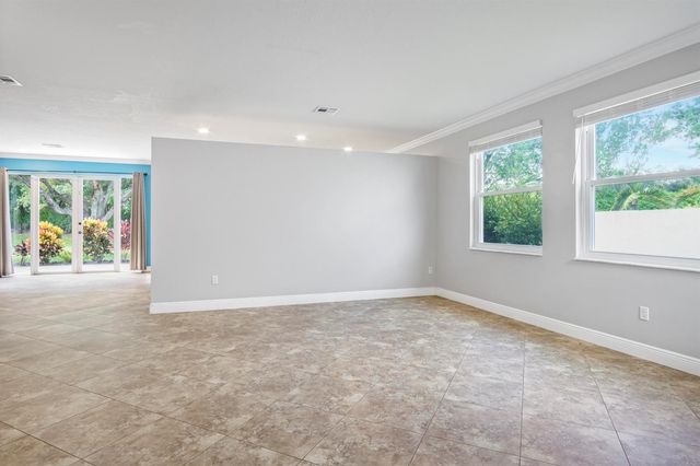7798 Oak Grove Circle, Lake Worth, FL 33467