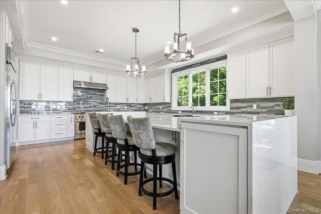 7 Preston Lane, East Setauket, NY 11733