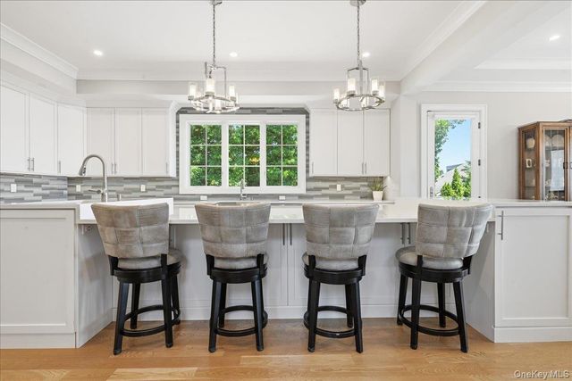 7 Preston Lane, East Setauket, NY 11733