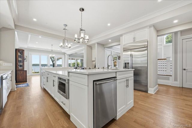 7 Preston Lane, East Setauket, NY 11733